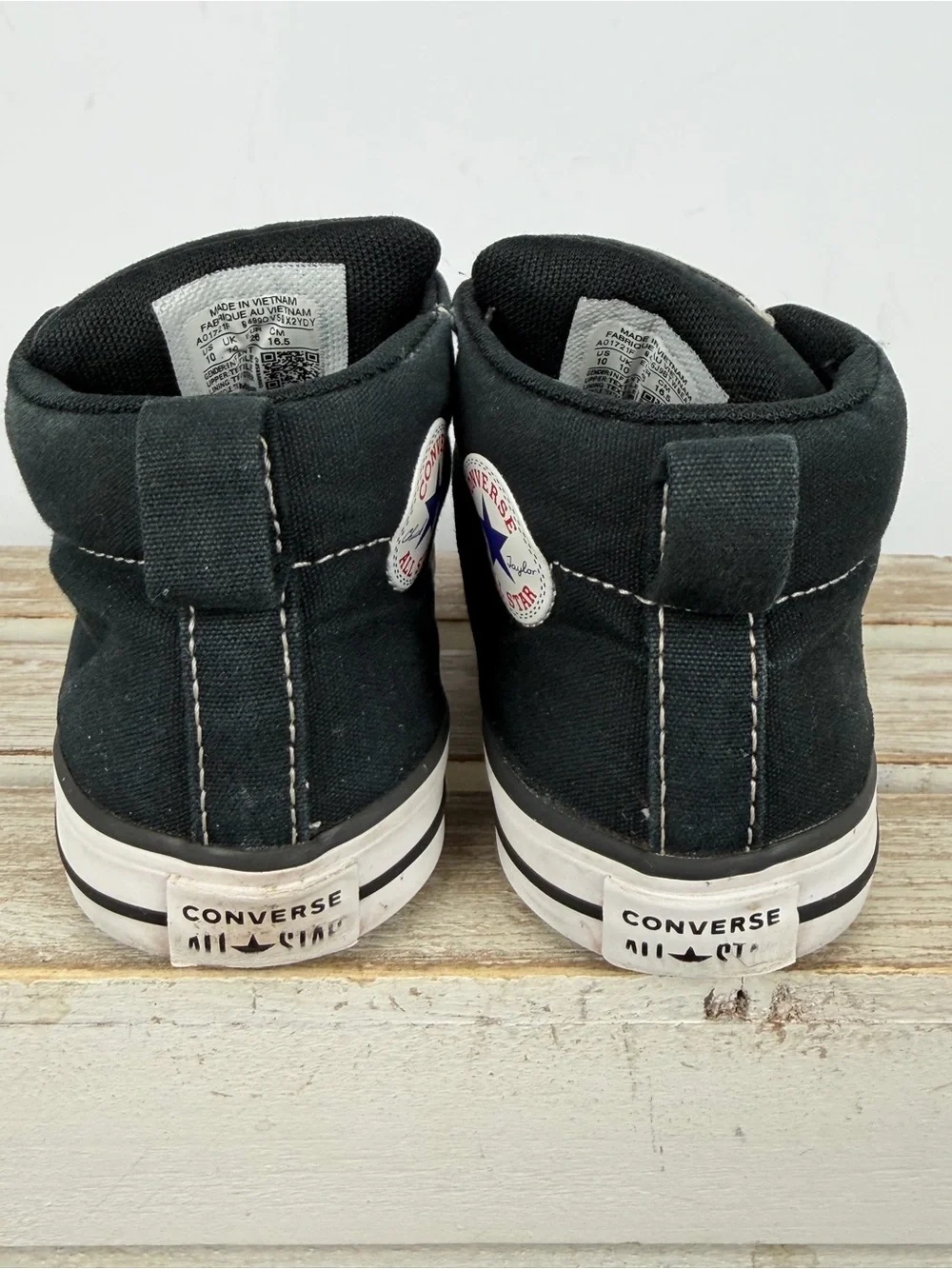 Converse Chuck Taylor All Star mid-top sneakers white rubber toe cap Size 10